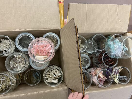 2 ks. Hårklemmer + glaskrukker