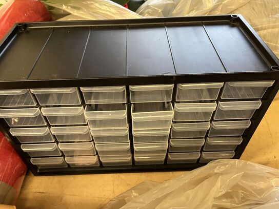 Mix bl.a. display stativ til smykker, 2 Lanterner, 2 x rød løber