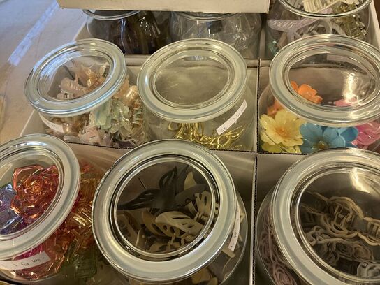 4 ks. Hårklemmer + glaskrukker