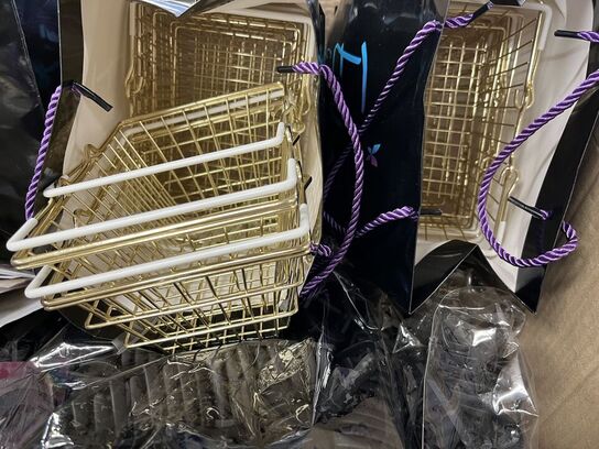 2 ks. Hårklemmer + div accessories + metal kurve