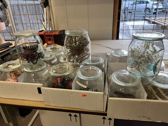 3 ks. Hårklemmer + glaskrukker