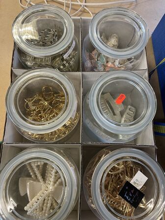 5 ks. Hårklemmer + glaskrukker