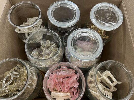 2 ks. Hårklemmer + glaskrukker