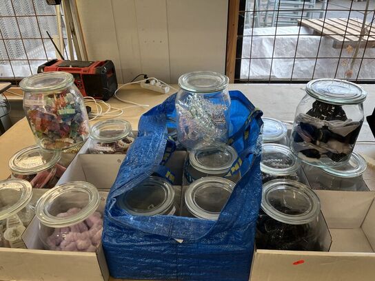 3 ks. Hårklemmer + glaskrukker