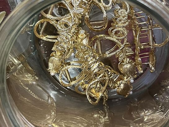 2 ks. Hårklemmer + glaskrukker