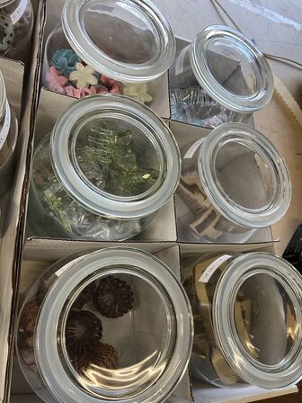 3 ks. Hårklemmer + glaskrukker