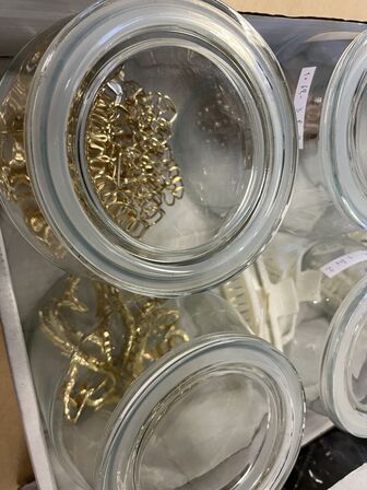 4 ks. Hårklemmer + glaskrukker