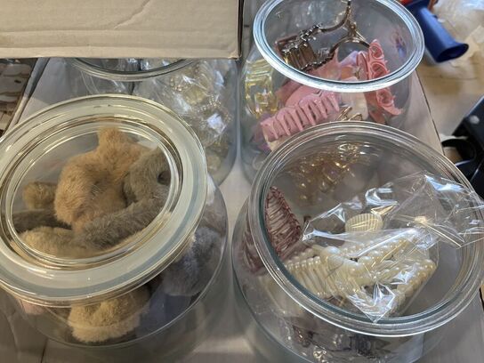 4 ks. Hårklemmer + glaskrukker