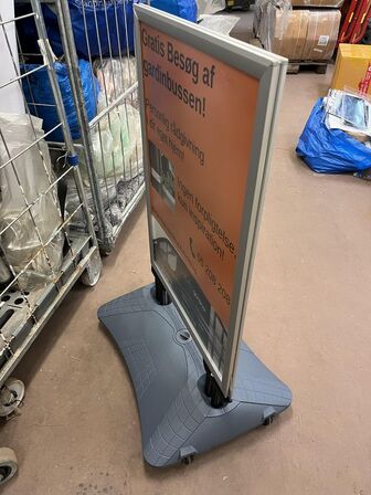 A-Skilt med plastfod