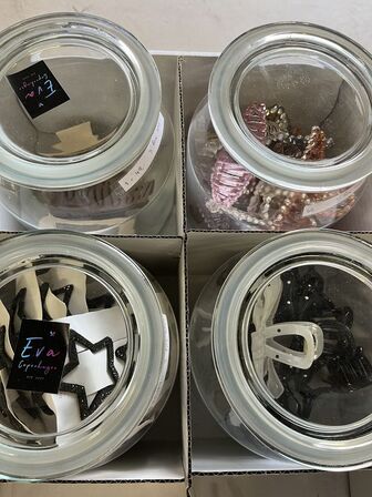 5 ks. Hårklemmer + glaskrukker