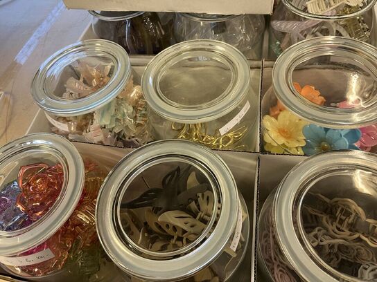 4 ks. Hårklemmer + glaskrukker