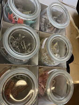 4 ks. Hårklemmer + glaskrukker