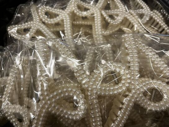 3 poser Hårklemmer + plast bokse