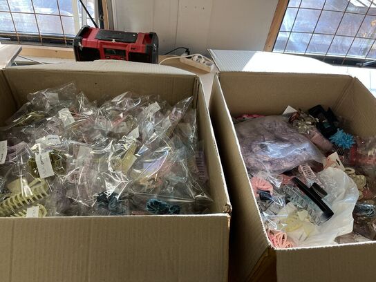 2 ks. Hårklemmer + div accessories