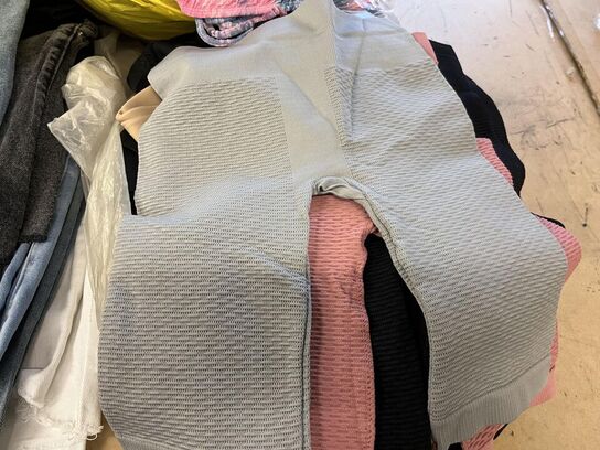 3 poser Mix parti tøj, Shorts, leggings bikinier BB JEANS