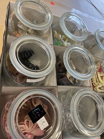 3 ks. Hårklemmer + glaskrukker