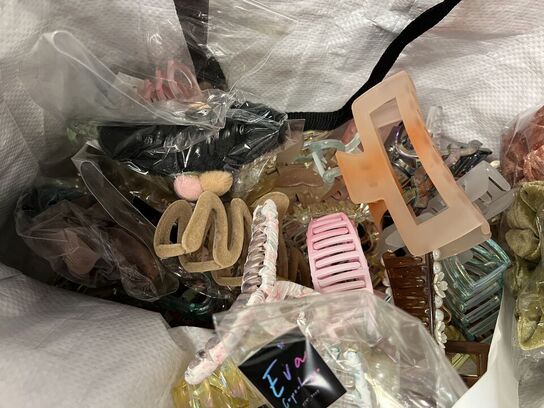 2 ks. Hårklemmer + div accessories