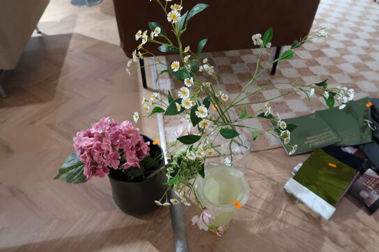 3 stk. vaser med div. Kunstige blomster