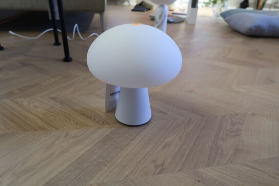 Bordlampe GUBI Obello Lamp Frosted Glass