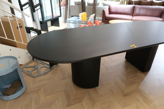 Spisebord GUBI Moon Dining Table Elliptical Eg