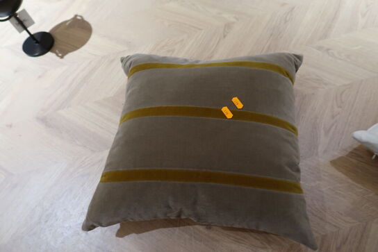 Pude CHRISTINA LUNDSTEEN Gemma Taupe / Golden Olive