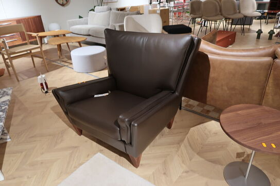 Lænestol GUBI V11 Lounge Chair Solid American Walnut