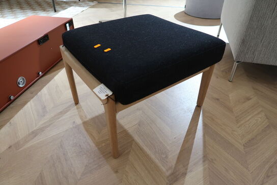 Skammel H.J. WEGNER Getama GE 290 Eg sæbe - Stof sort Savak