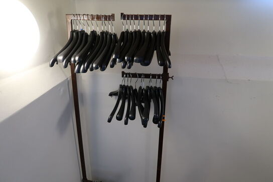 Tøjstativ med div. Bøjler