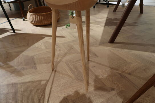 Taburet PP MØBLER Sela Ask Sæbebehandlet