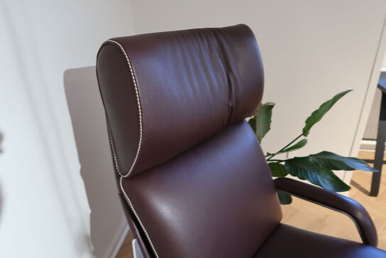 Lænestol BERG FURNITURE Nasa Armchair W. Leather. Rustical med skammel