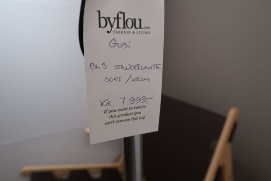 Gulvlampe GUBI BL3 Sort/Krom