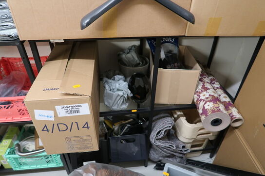 Div. Tilbehør, reservedele, reoler med indhold m.m.