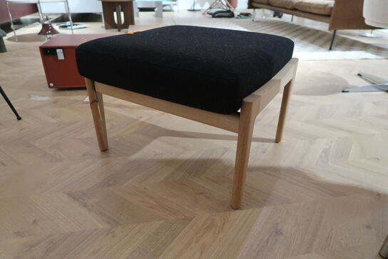 Skammel H.J. WEGNER Getama GE 290 Eg sæbe - Stof sort Savak