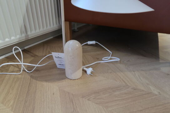 Bordlampe FERM LIVING Arum Cashmere