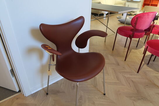 Lænestol ARNE JACOBSEN FRITZ HANSEN Liljen 150 Års Jubilæumsmodel 