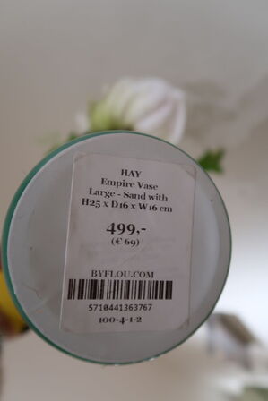 Vase HAY Empire Vase Large - Sand med div. Kunstige blomster