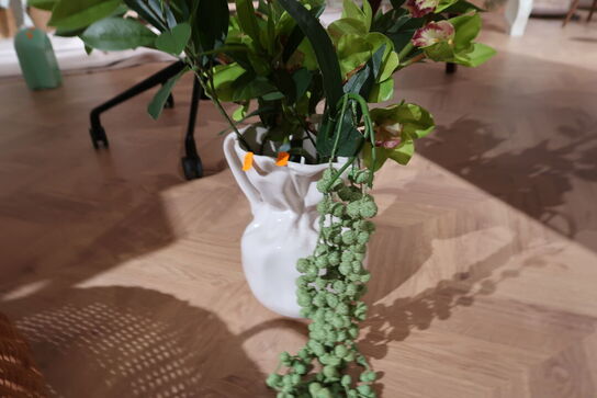 Vase BYON Crumple White med div. Kunstige blomster