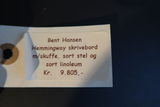Skrivebord BENT HANSEN Hemmingway M/skuffe, sort stel og sort linoleum