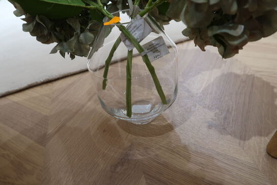 Vase med div. Kunstige blomster