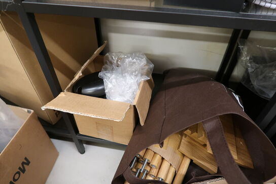 Div. Tilbehør, reservedele, reoler med indhold m.m.