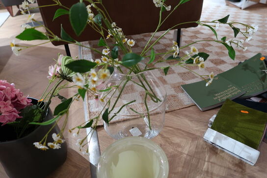 3 stk. vaser med div. Kunstige blomster