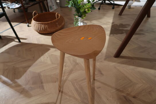 Taburet PP MØBLER Sela Ask Sæbebehandlet