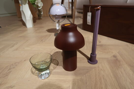 Bordlampe HAY PC Portable Lamp No 2 Iron red samt 2 stk. lysestager