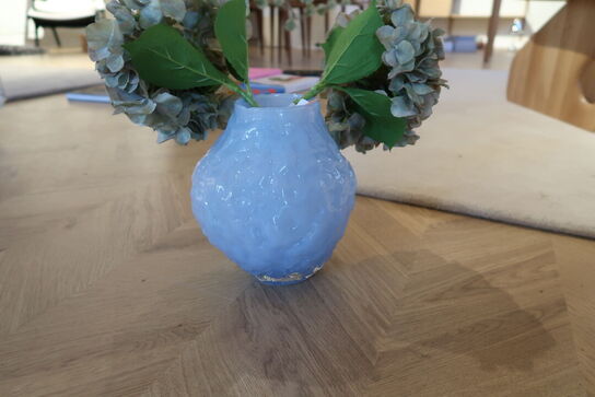 Vase BYON Corallo S Light blue med div. Kunstige blomster