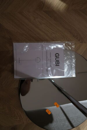 Gulvlampe GUBI Multi-Lite