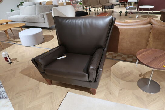 Lænestol GUBI V11 Lounge Chair Solid American Walnut