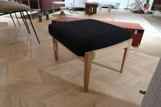 Skammel H.J. WEGNER Getama GE 290 Eg sæbe - Stof sort Savak