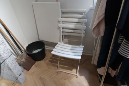 2 stk. klapstole samt klapbord