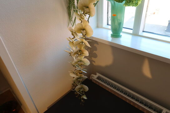 Vase HAY Empire Vase Large med div. Kunstige blomster