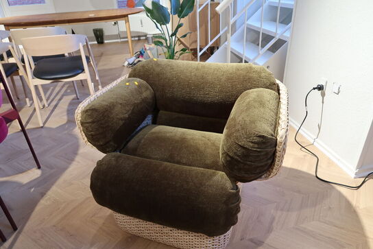 LænestolGUBI Basket Rattan / Mumble